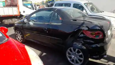 Veicolo di demolizione peugeot 206 cc cc dell'anno 2006 alimentato nfu