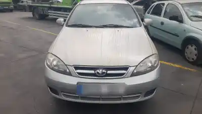 Vehículo de desguace daewoo lacetti sx del año 2004 con motor f16d3