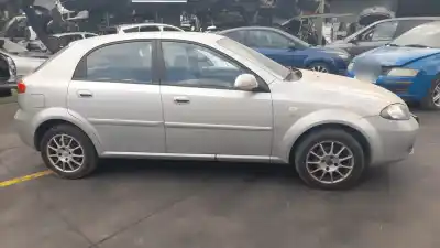 Vehículo de desguace daewoo lacetti sx del año 2004 con motor f16d3