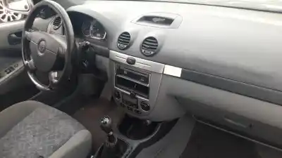 Vehículo de desguace daewoo lacetti sx del año 2004 con motor f16d3