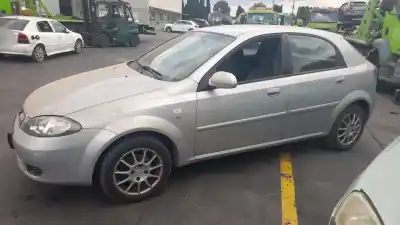 Vehículo de desguace daewoo lacetti sx del año 2004 con motor f16d3