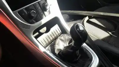 Véhicule à la ferraille opel astra j berlina 5p d-a17dtr de l'année 2010 alimenté a17dtr