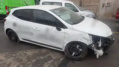 Veículo de Sucata renault clio v k9k876 do ano 2022 alimentado k9k876