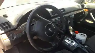 Здавання транспортного засобу audi a4 avant (8e) aym року 2005 потужний aym