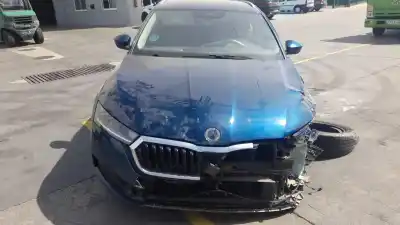 Veículo de Sucata SKODA OCTAVIA COMBI (NX5) DTRD do ano 2021 alimentado DTRD