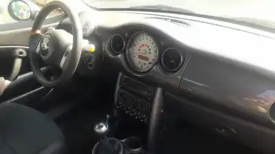 Sloopvoertuig mini                                               mini (r50,r53)                                                                                                                                                                                                                                             g-w10b16a                                                                                                                                                                                                                                                  van het jaar 2006 aangedreven w10b16a