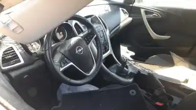 Véhicule à la ferraille opel astra j berlina 5p a16xer de l'année 2010 alimenté a16xer