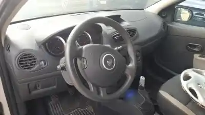 Veículo de Sucata renault clio iii k9k768 do ano 2010 alimentado k9k768