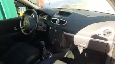 Véhicule à la ferraille renault clio iii k9k768 de l'année 2008 alimenté k9k768