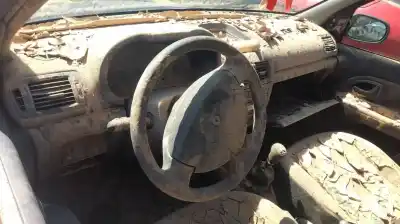 Здавання транспортного засобу renault clio ii fase ii (b/cb0) d7f726 року 2004 потужний d7f726