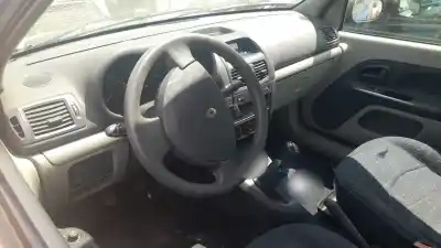 Здавання транспортного засобу renault clio ii fase ii (b/cb0) d7f726 року 2003 потужний d7f726