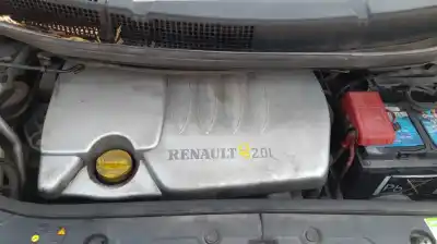 Veículo de Sucata renault scénic ii (jm0/1_) 2.0 dci (jm1k) do ano 2007 alimentado m9r700