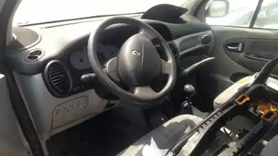 Scrapping Vehicle renault scenic (ja..) f4r744 of the year 2002 powered f4r744