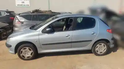 Veicolo di demolizione PEUGEOT 206 SW  dell'anno 2003 alimentato 8HX