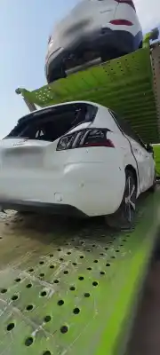 Veicolo di demolizione PEUGEOT 308  dell'anno 2017 alimentato HN01