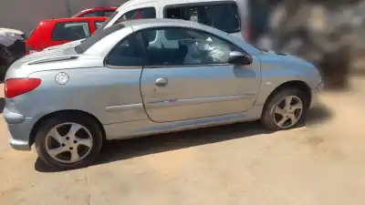 Veicolo di demolizione PEUGEOT 206 CC  dell'anno 2002 alimentato NFU