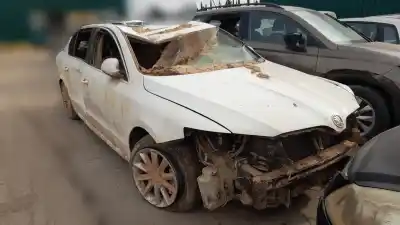 Здавання транспортного засобу skoda superb ii (3t4) 2.0 tdi 16v року 2015 потужний cffb