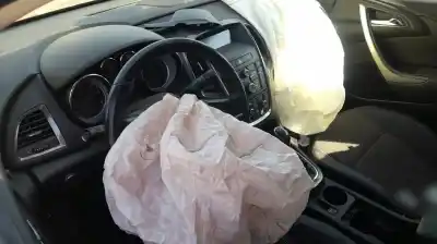 Véhicule à la ferraille opel astra j berlina 5p d-a17dtr de l'année 2010 alimenté a17dtr