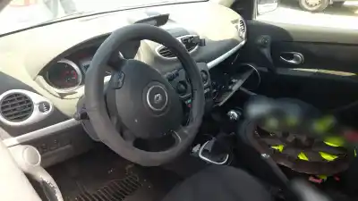 Véhicule à la ferraille renault clio iii k9k766 de l'année 2008 alimenté k9k766