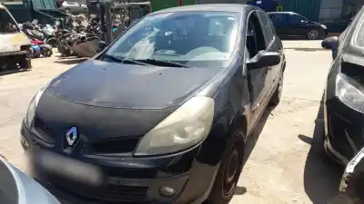 Véhicule à la ferraille renault clio iii k9k766 de l'année 2008 alimenté k9k766