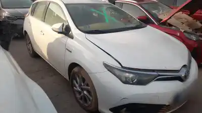 Veicolo di demolizione toyota auris (e18) 2zrfxe dell'anno 2015 alimentato 2zrfxe
