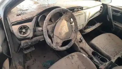 Veicolo di demolizione toyota auris (e18) 2zrfxe dell'anno 2015 alimentato 2zrfxe