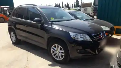 Veicolo di demolizione VOLKSWAGEN TIGUAN (5N1)  dell'anno 2009 alimentato CBAB