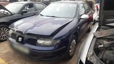 Здавання транспортного засобу seat leon (1m1) 1.6 16 v року 2001 потужний azd