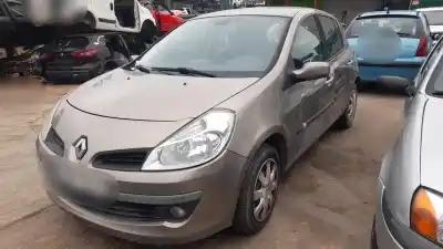 Veicolo di demolizione RENAULT CLIO III  dell'anno 2009 alimentato D4F784