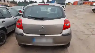 Veicolo di demolizione renault clio iii d4f784 dell'anno 2009 alimentato d4f784