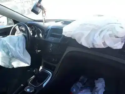 Veículo de Sucata opel insignia berlina cosmo do ano 2010 alimentado a20dth