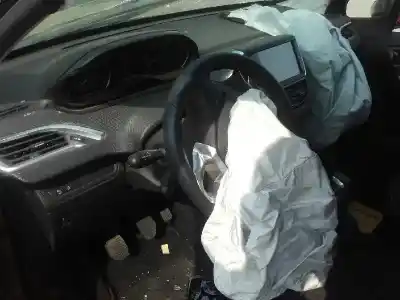 Veicolo di demolizione peugeot 208 1.2 12v vti dell'anno 2017 alimentato 