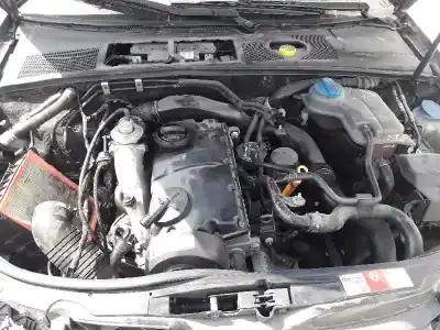 Veículo de Sucata audi a4 berlina (8e) 1.9 tdi (96kw) do ano 2004 alimentado awx