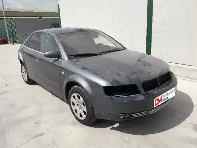 Veicolo di demolizione AUDI A4 BERLINA (8E) 1.9 TDI (96kW) dell'anno 2004 alimentato AWX