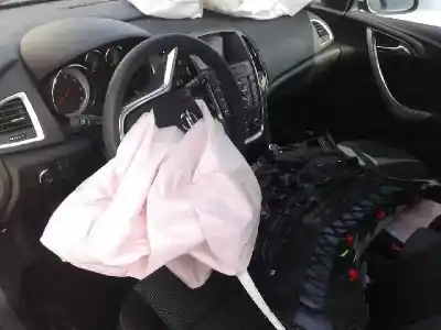 Veículo de Sucata opel astra j lim. 1.7 16v cdti do ano 2014 alimentado extranjero