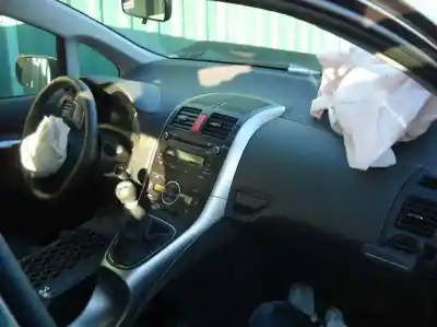 Scrapping Vehicle toyota auris 1.3 16v of the year 2011 powered 1nr