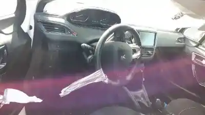 Veicolo di demolizione peugeot 208 style dell'anno 2015 alimentato 