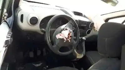 Veículo de Sucata citroen berlingo first combi 1.6 hdi 75 sx do ano 2016 alimentado 