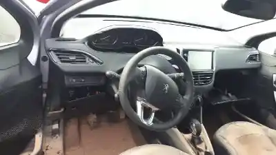 Veículo de Sucata peugeot 208 access do ano 2019 alimentado 