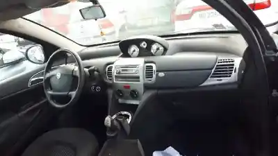 Veicolo di demolizione lancia ypsilon (101) 1.4 16v platino dell'anno 2009 alimentato 