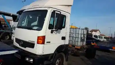 Véhicule à la ferraille nissan atleon 210 150 de l'année 2007 alimenté zd30