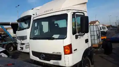 Véhicule à la ferraille nissan atleon 210 150 de l'année 2007 alimenté zd30