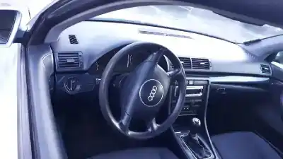 Veículo de Sucata audi a4 berlina (8e) 1.9 tdi do ano 2006 alimentado awx