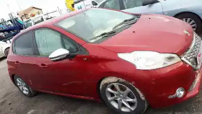 Veicolo di demolizione PEUGEOT 208 Access dell'anno 2015 alimentato 8H01