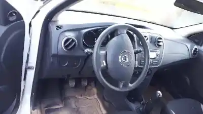 Sloopvoertuig dacia sandero 1.0 12v van het jaar 2015 aangedreven b4d b4