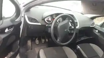 Vehicul casat peugeot 207 confort al anului 2009 alimentat kfv