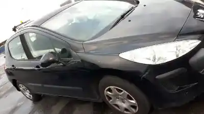 Véhicule à la ferraille PEUGEOT 308 Confort de l'année 2013 alimenté 5FW