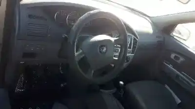 Veículo de Sucata kia carens 2.0 crdi ex monovolumen do ano 2005 alimentado d4ea