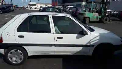 Veículo de Sucata citroen saxo 1.1 seduction do ano 2002 alimentado hfx