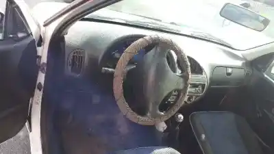 Veículo de Sucata citroen saxo 1.1 seduction do ano 2002 alimentado hfx